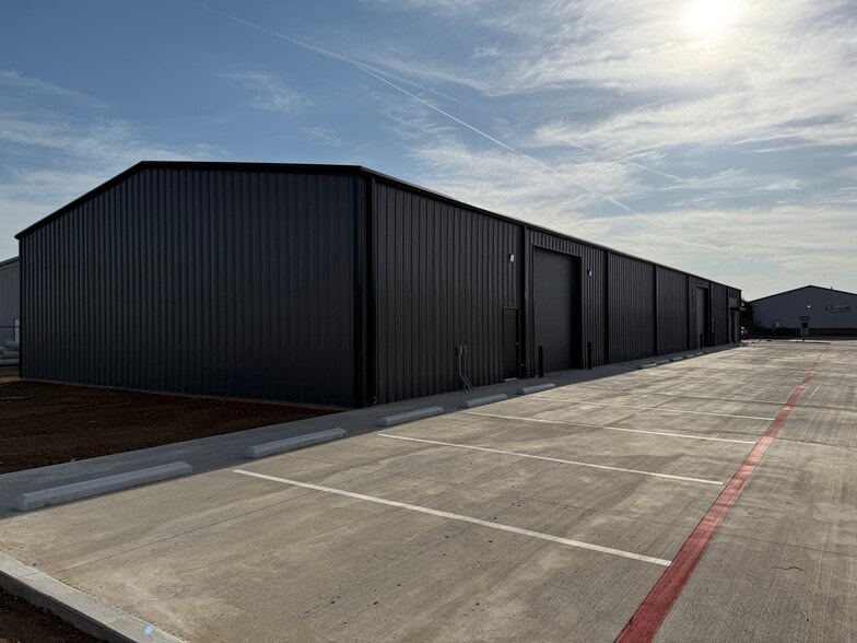 More Photos Of 8808 Valencia Ave, Lubbock Warehouse For Sale