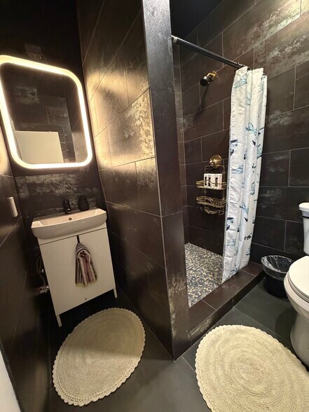 More Photos Of 402 Hyde Park Blvd, Houston Multifamily For Sale