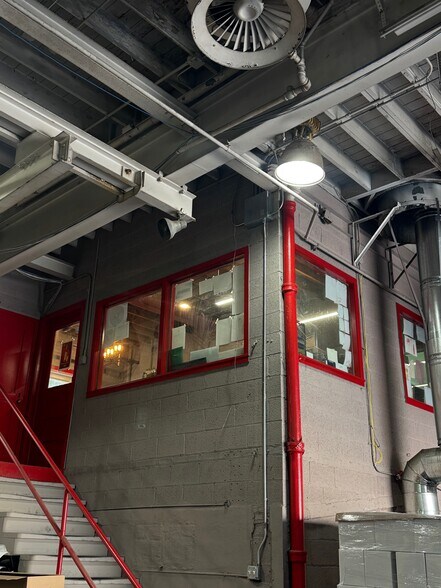 More Photos Of 2330 W Clybourn St, Milwaukee Manufacturing For Sale