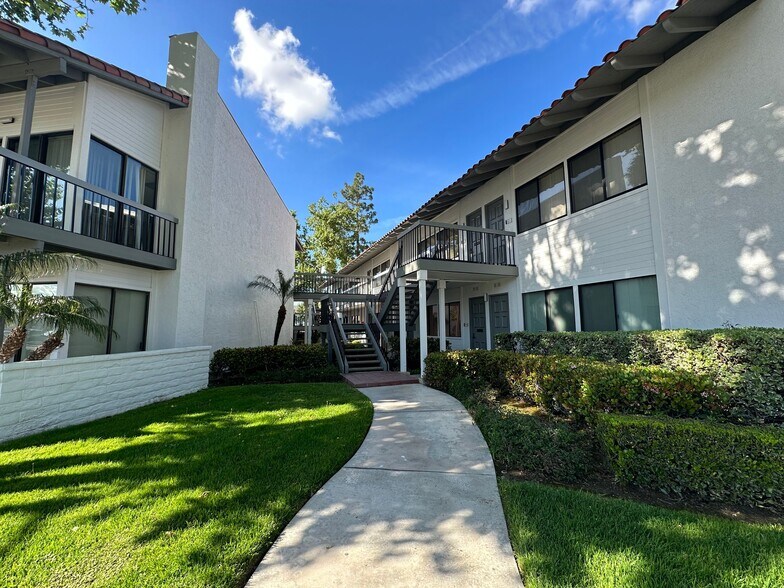 More Photos Of 1820 W Orangewood Ave, Orange Office For Lease