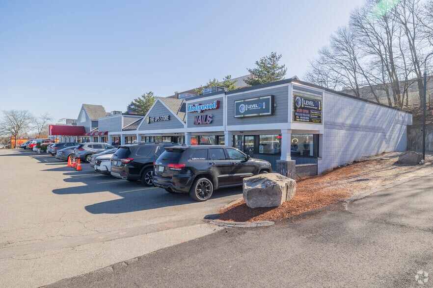 More Photos Of 131-139 Daniel Webster Hwy, Nashua Freestanding For Lease
