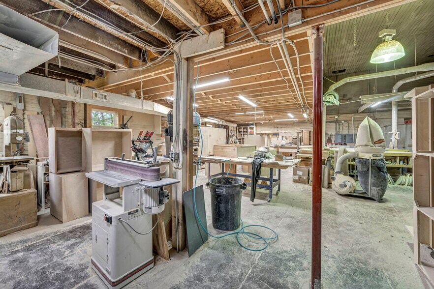 More Photos Of 100 Factory St, LaGrange Flex For Sale