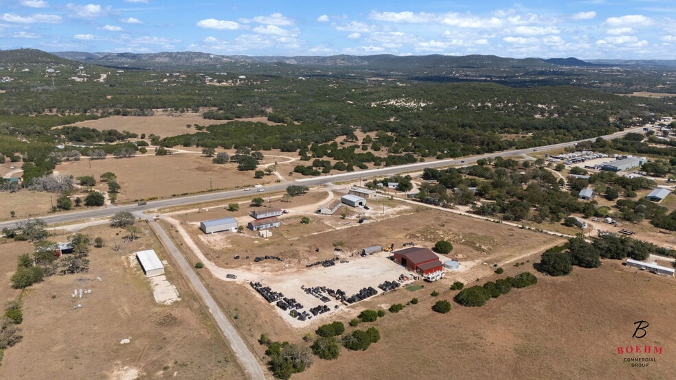 More Photos Of 9106 Highway 16, Pipe Creek Flex For Sale