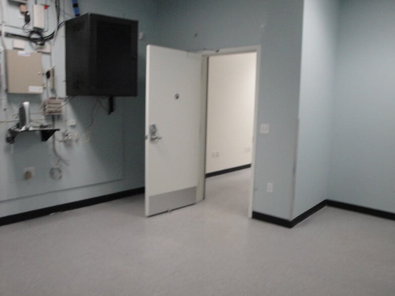 More Photos Of 1701-1721 N Main St, Los Angeles Office For Sale