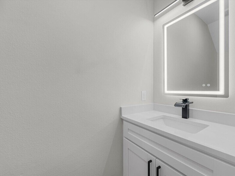 More Photos Of 1030 Reverend B J Lewis dr, Houston Apartments For Sale