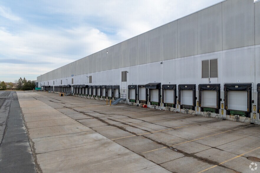 More Photos Of 100 Liberty Way, Cranbury Warehouse For Lease