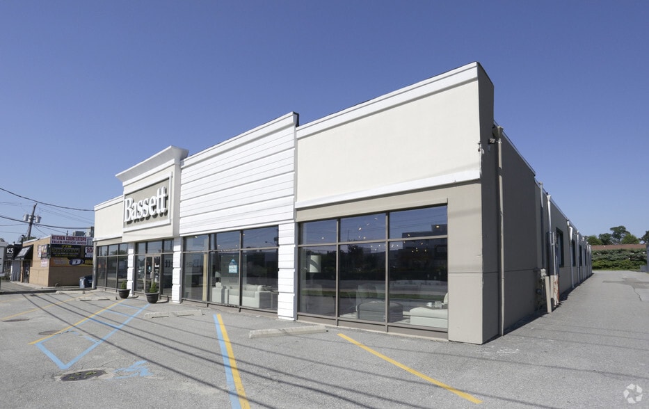 More Photos Of 220 Broadhollow Rd, Farmingdale Showroom For Lease