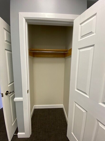 More Photos Of 1010 6th Ave, Huntington Storefront Retail Office For Lease