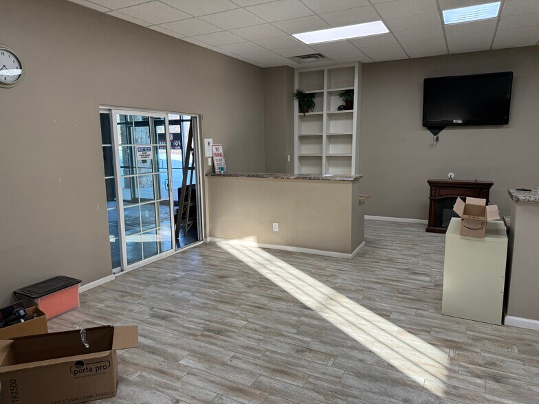 More Photos Of 109 Means Dr, Nicholasville Showroom For Lease