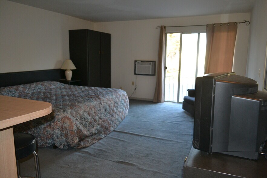 More Photos Of 529 Route 17M, Middletown Storefront Retail Residential For Sale