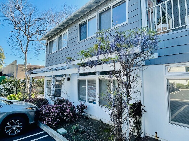 More Photos Of 2488 Newport Blvd, Costa Mesa Office For Lease