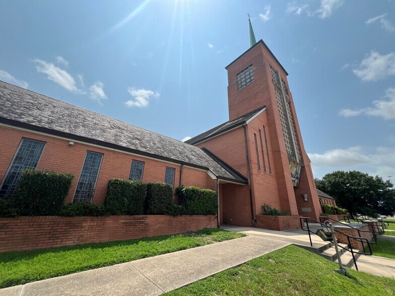 More Photos Of 3827 Broadway St, Houston Specialty For Sale