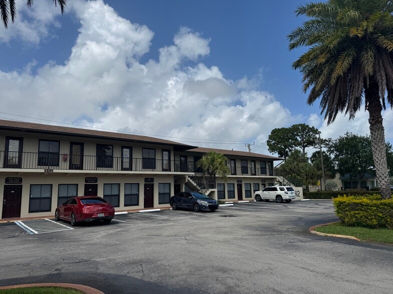 More Photos Of 312 S Old Dixie Hwy, Jupiter Office For Sale
