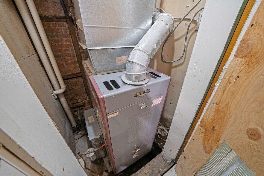 More Photos Of 136-138 Main St, Greenport Storefront Retail Residential For Sale