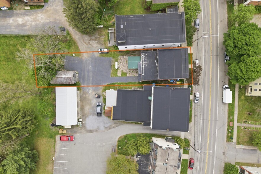 More Photos Of 198 N Main St, Salem Storefront Retail Residential For Sale