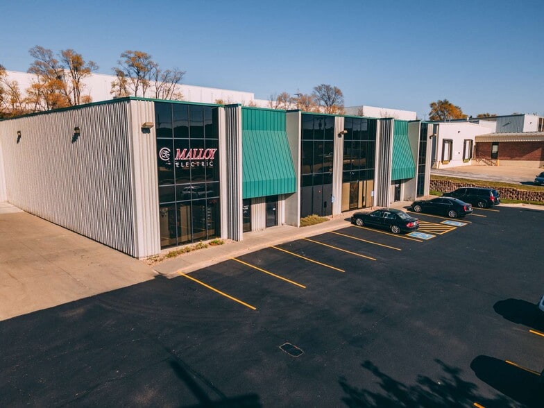 More Photos Of 5810-5852 F St, Omaha Warehouse For Lease