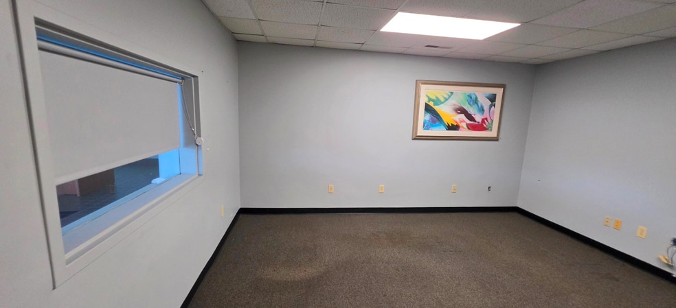 More Photos Of 2160 Straits Tpke, Middlebury Auto Dealership For Lease