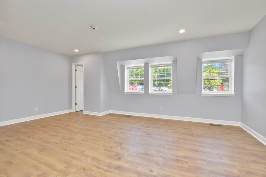 More Photos Of 1086 Long Ridge Rd, Stamford Storefront Retail Office For Lease