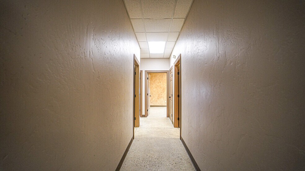 More Photos Of 5500 SW Moody St, Victoria Manufacturing For Sale