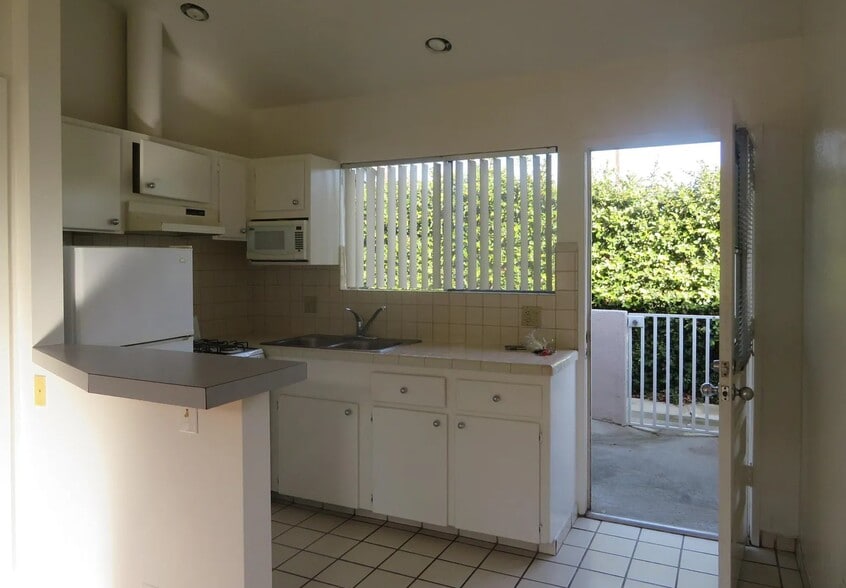 More Photos Of 5335 Harmony Ave, North Hollywood Apartments For Sale