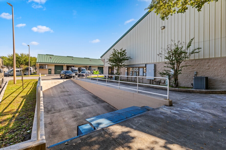 More Photos Of 3653 Regent Blvd, Jacksonville Warehouse For Sale