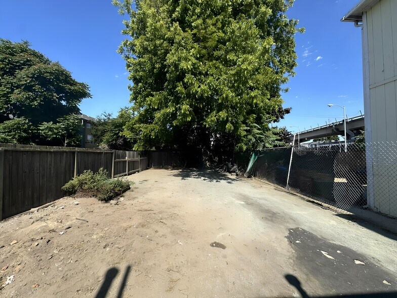 More Photos Of 537 Chester St, Oakland Apartments For Sale