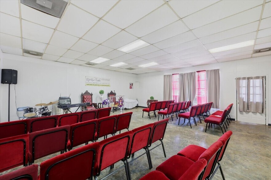 More Photos Of 148 W Green St, Hazlehurst Office For Sale