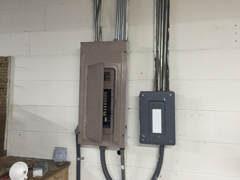 More Photos Of 238 E Washington St, Starke Distribution For Sale