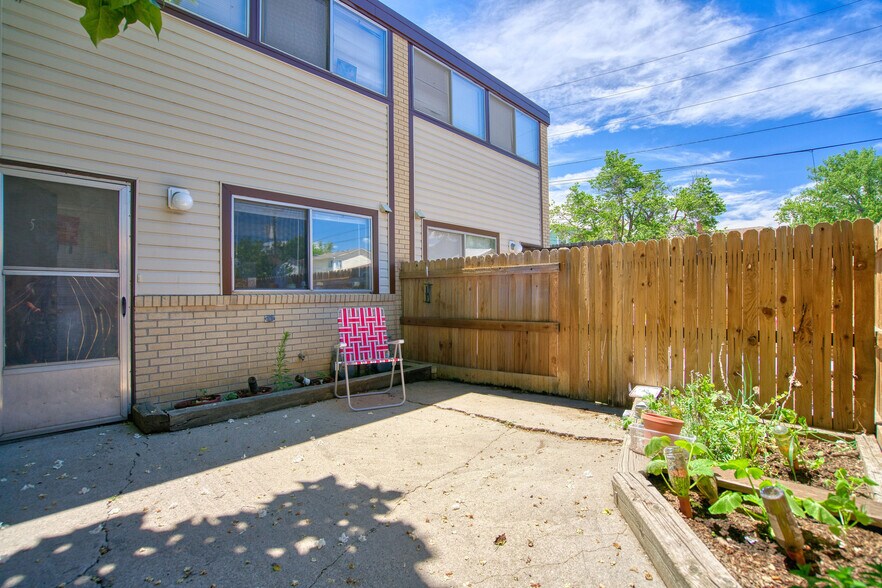 More Photos Of 1405 Coffman St, Longmont Apartments For Sale