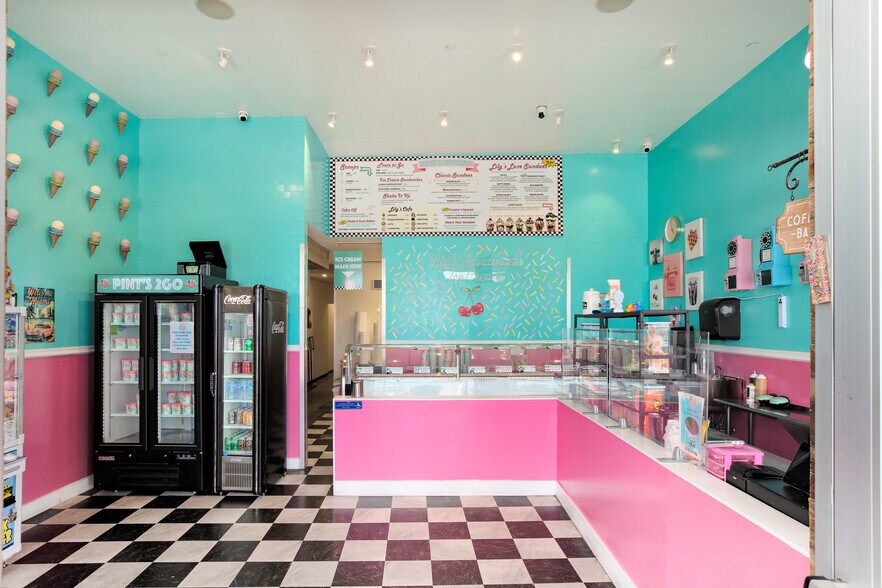 More Photos Of 14601-14891 Biscayne Blvd, Miami Storefront For Lease