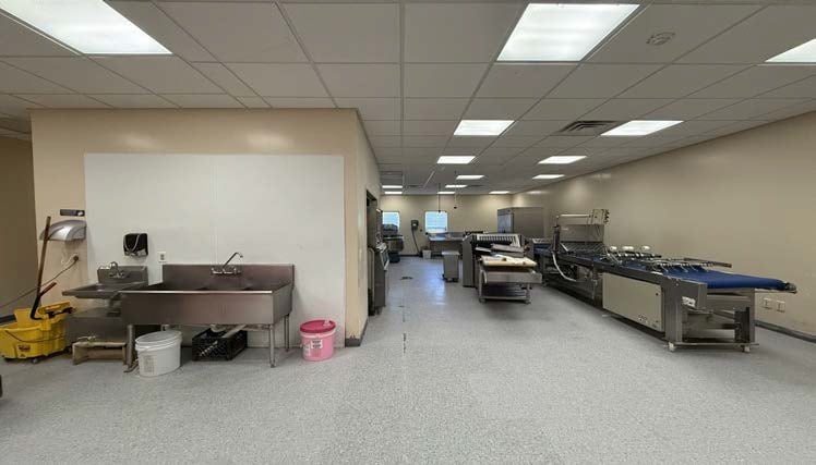 More Photos Of 300 Cox St, Roselle Manufacturing For Sale
