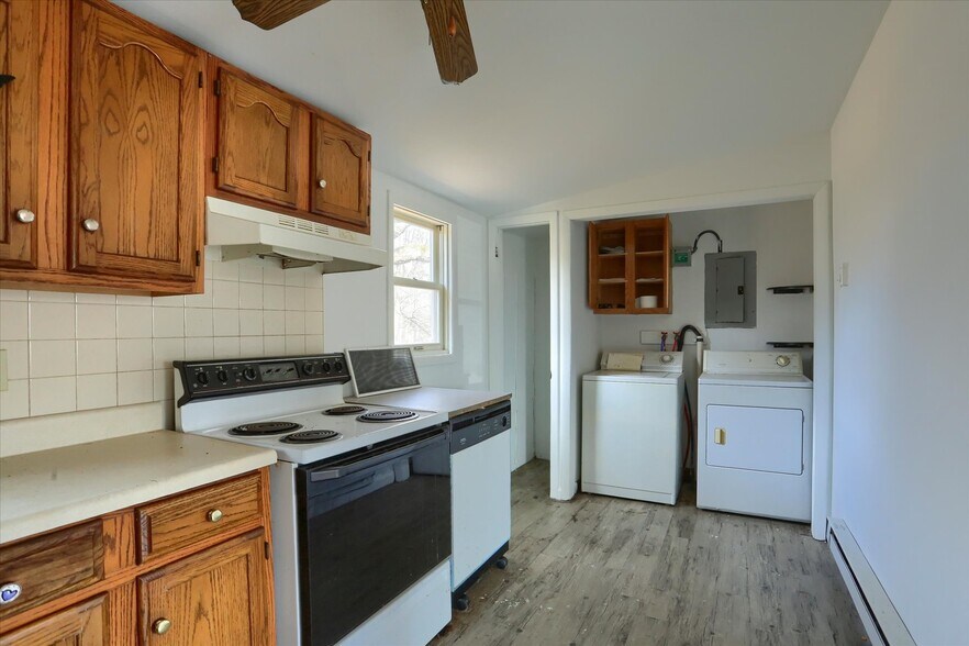 More Photos Of 145 Chamberlaine Ave, Pottsville Restaurant For Sale