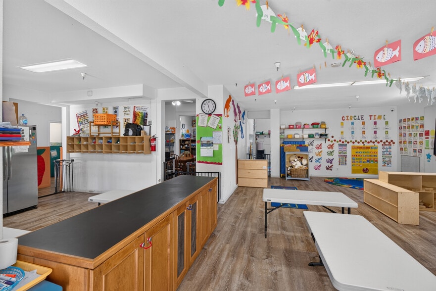 More Photos Of 530 N Cloverdale Blvd, Cloverdale Specialty For Sale