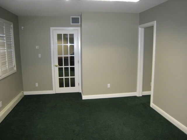 More Photos Of 1538 Foster St, White Rock Office For Lease