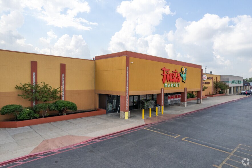 More Photos Of 2853 S Richey St, Houston Unknown For Lease