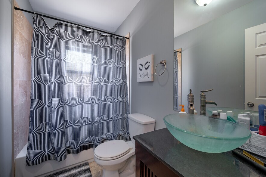 More Photos Of 4627 S Drexel Blvd, Chicago Apartments For Sale