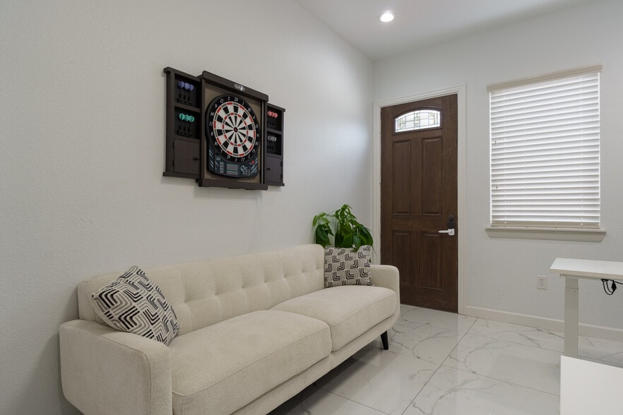 More Photos Of 12250 Queenston Blvd, Houston Office For Sale