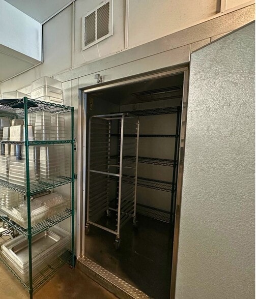 More Photos Of 505 University Dr, College Station General Retail For Lease