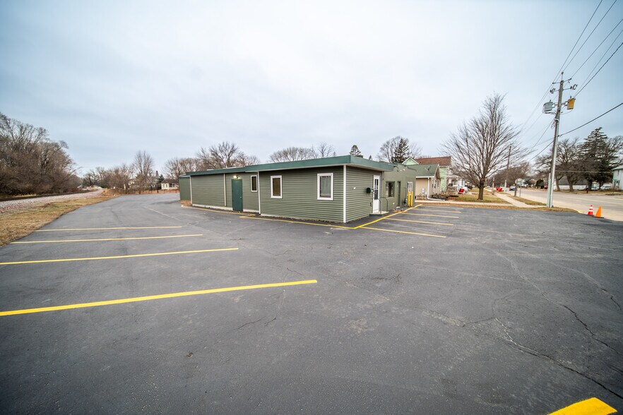 More Photos Of 1006 8th Ave SW, Austin Flex For Lease