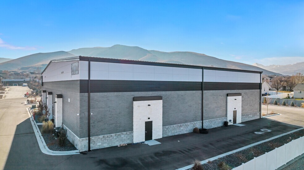 More Photos Of 5639 Mirabella Dr, Herriman Showroom For Sale