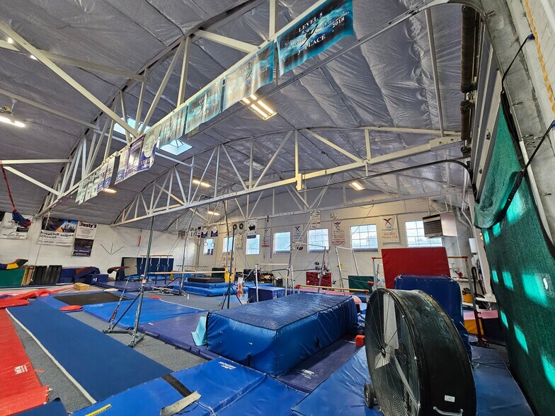 More Photos Of 815 N 1st Ave, Great Falls Auto Dealership For Lease