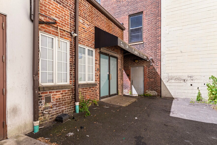 More Photos Of 262 Atlantic St, Stamford Freestanding For Sale