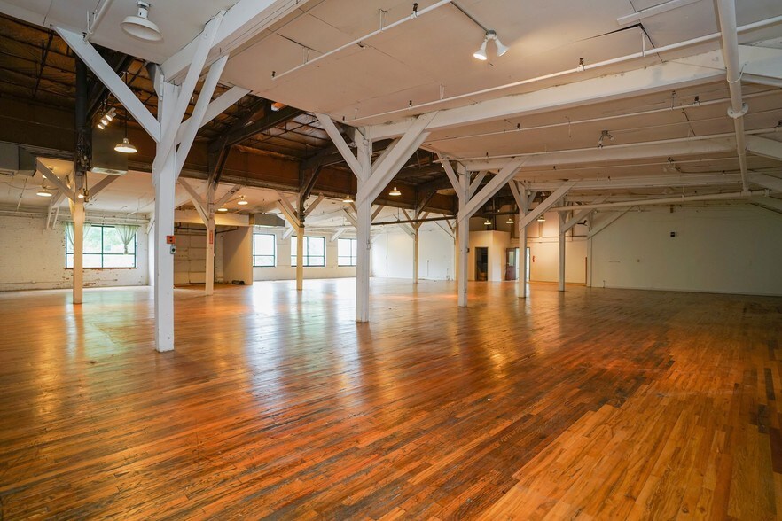 More Photos Of 917 E 16th St, Chattanooga Office For Lease
