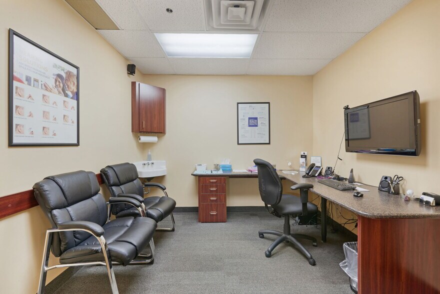 More Photos Of 1560 Beam Ave, Maplewood Medical For Sale