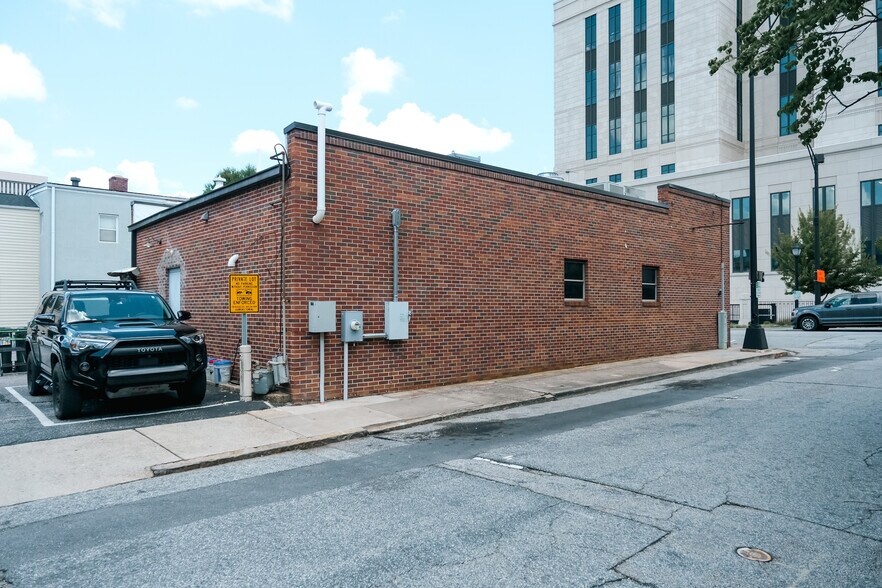 More Photos Of 220 E Coffee St, Greenville Office Residential For Lease