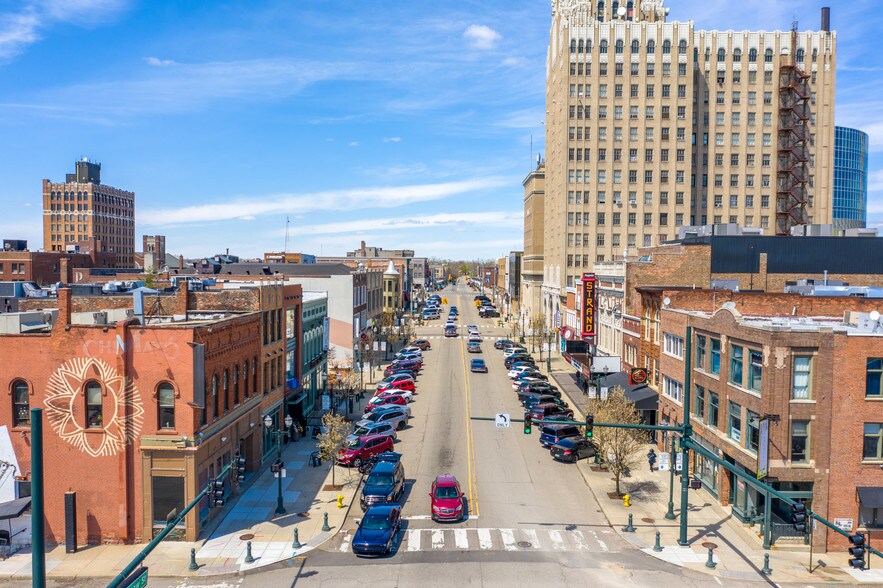 More Photos Of 6 N Saginaw St, Pontiac Storefront Retail Residential For Sale