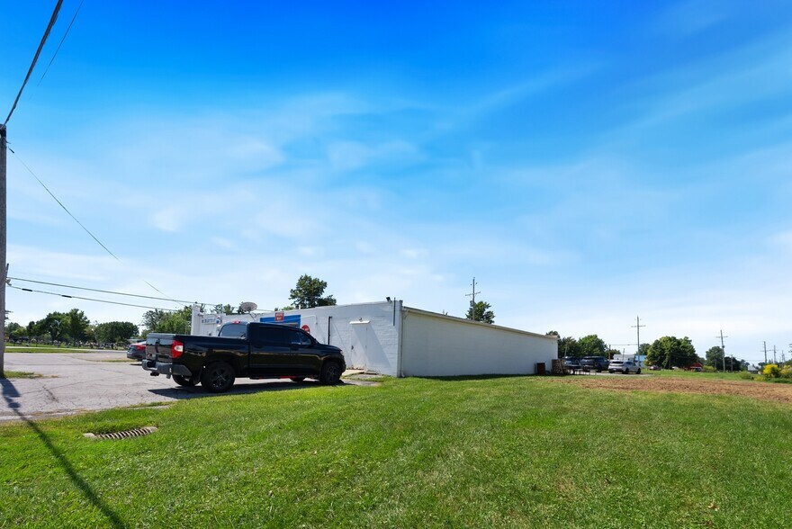 More Photos Of 7697 E Harbor Rd, Lakeside Marblehead Convenience Store For Sale