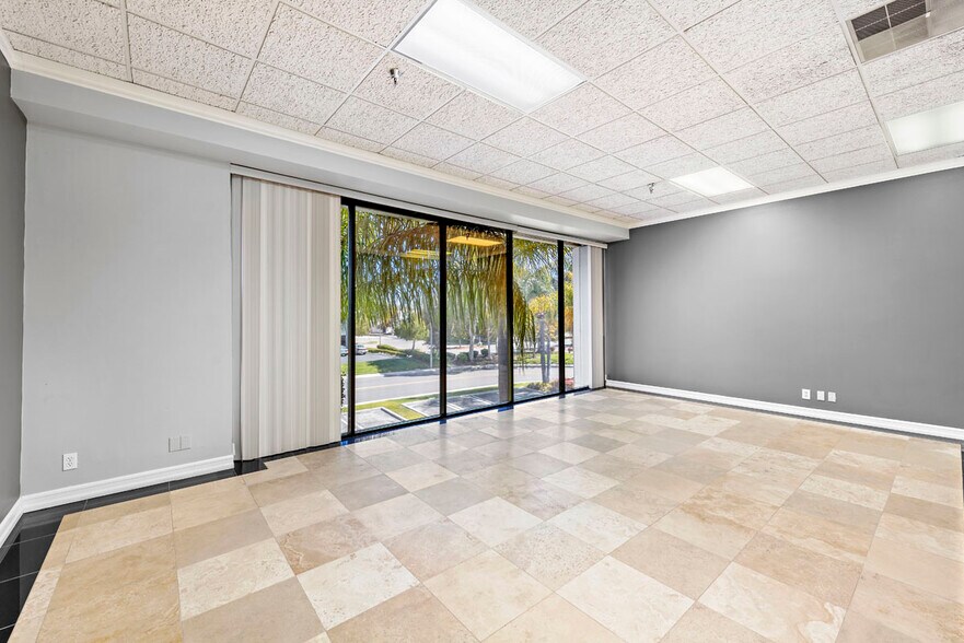 More Photos Of 14 Chrysler, Irvine Manufacturing For Lease