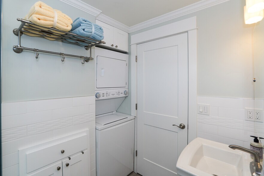 More Photos Of 1215 NW Portland Ave, Bend Apartments For Sale