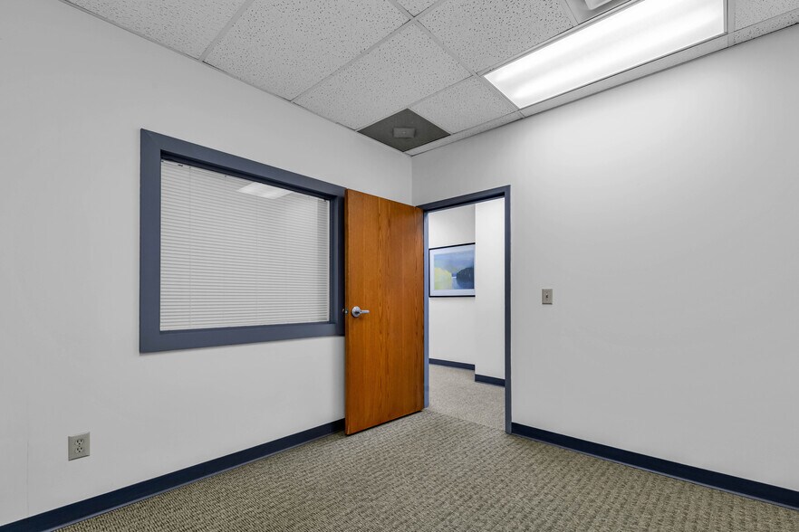 More Photos Of 1042 Dublin Rd, Columbus Storefront Retail Office For Lease